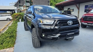 2025 TOYOTA HILUX BLACK EDITION (CUSTOMIZED)