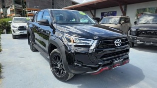 2025 TOYOTA HILUX BLACK EDITION 4wd -BC