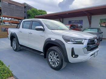 2025 TOYOTA HILUX 4WD WITH BC