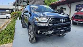 2025 TOYOTA HILUX BLACK EDITION (CUSTOMIZED)